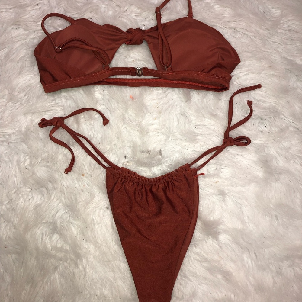 Bikini - Picture 2 of 8